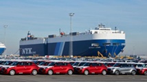 Bilfraktterminal i havnen i Zeebrugge